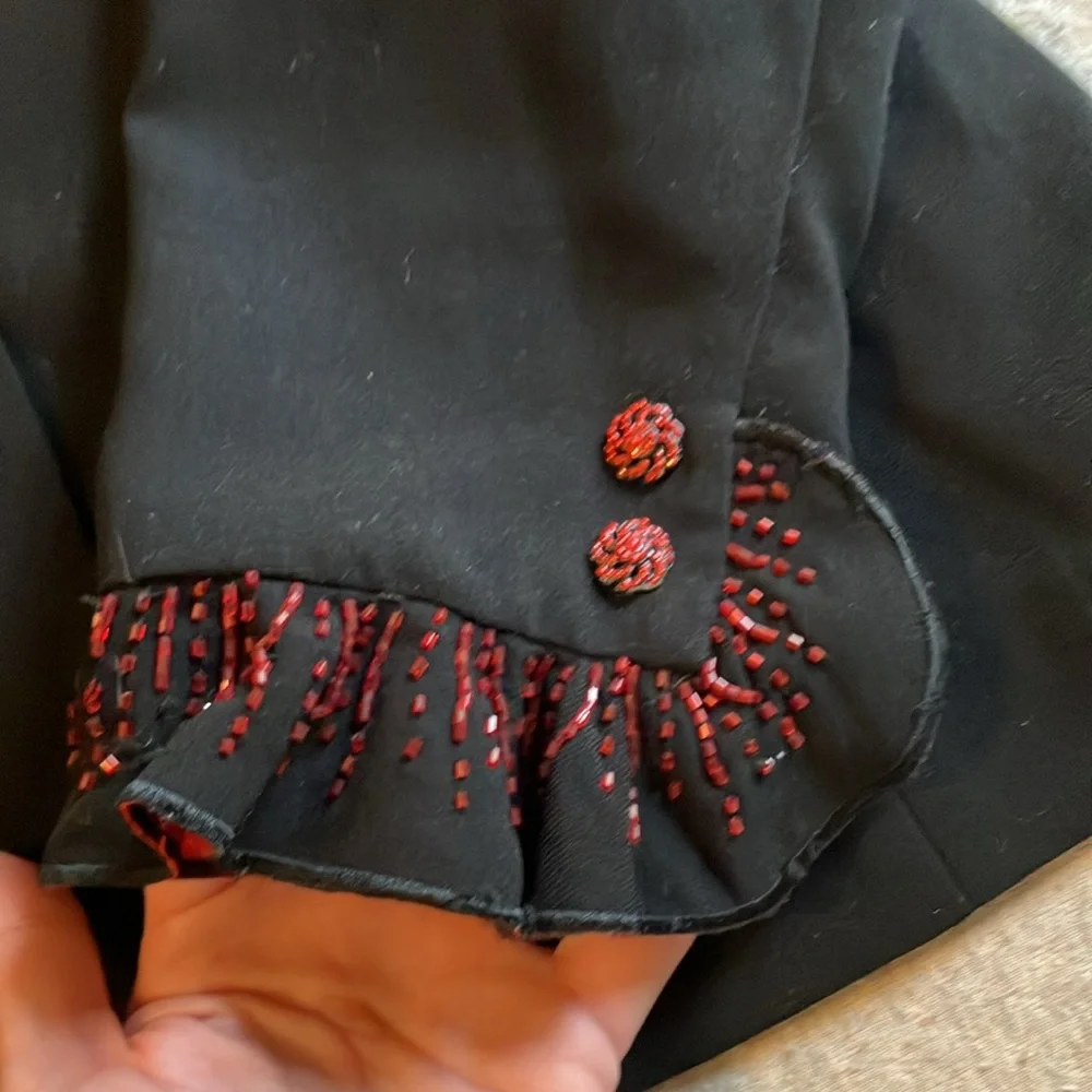 Stunningly beautiful Red trim & red dazzling beaded blazer/jacket✨ - Picture 4 of 15